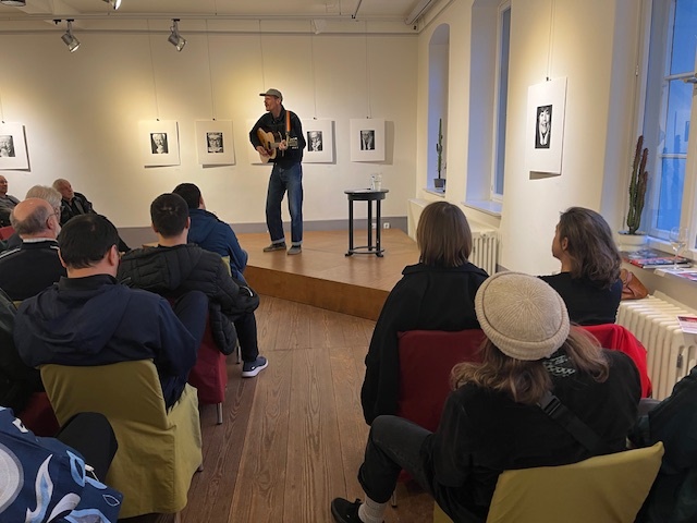 Fai Baba „Fäderliecht“ – Ein Schweizer Konzertabend im Moritzhof 6